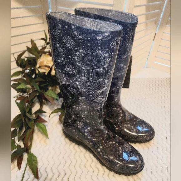 UGG SHAYE TALL BANDANA PAISLEY BLUE RAIN BOOTS SIZE 7 - Picture 1 of 12